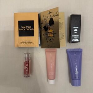 Various perfume,skin care and makeup samples (Tom Ford,Tower 28, Tatcha…)